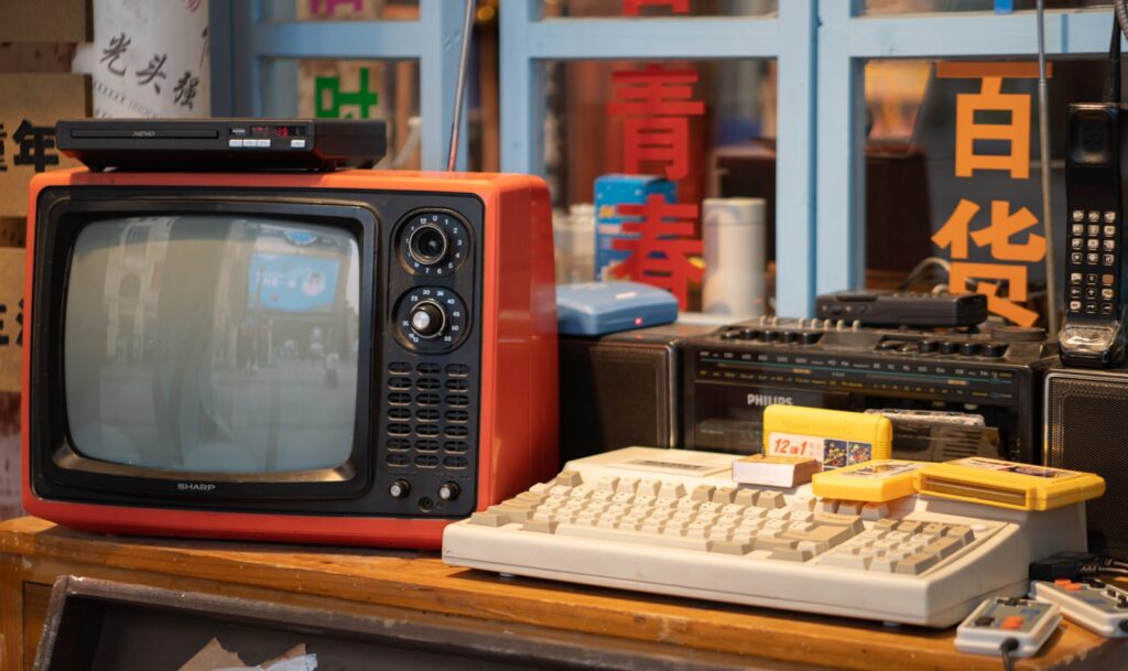 an old tv sitting on top of a wooden table